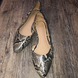 Pointed toe snakeskin flats🌟